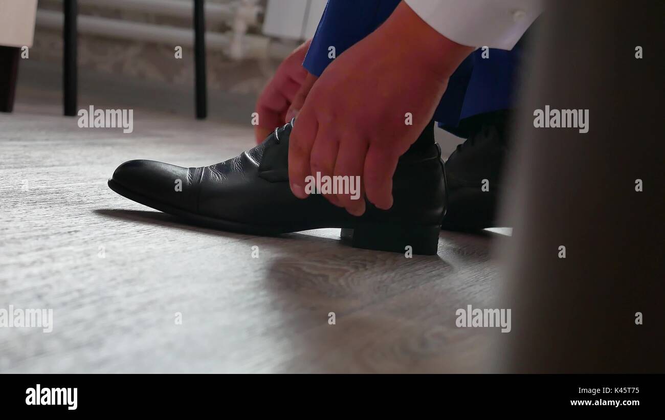 Geschäftsmann Kleidung Schuhe Schuhe. Unternehmer gehen morgens zur Arbeit Stockfoto