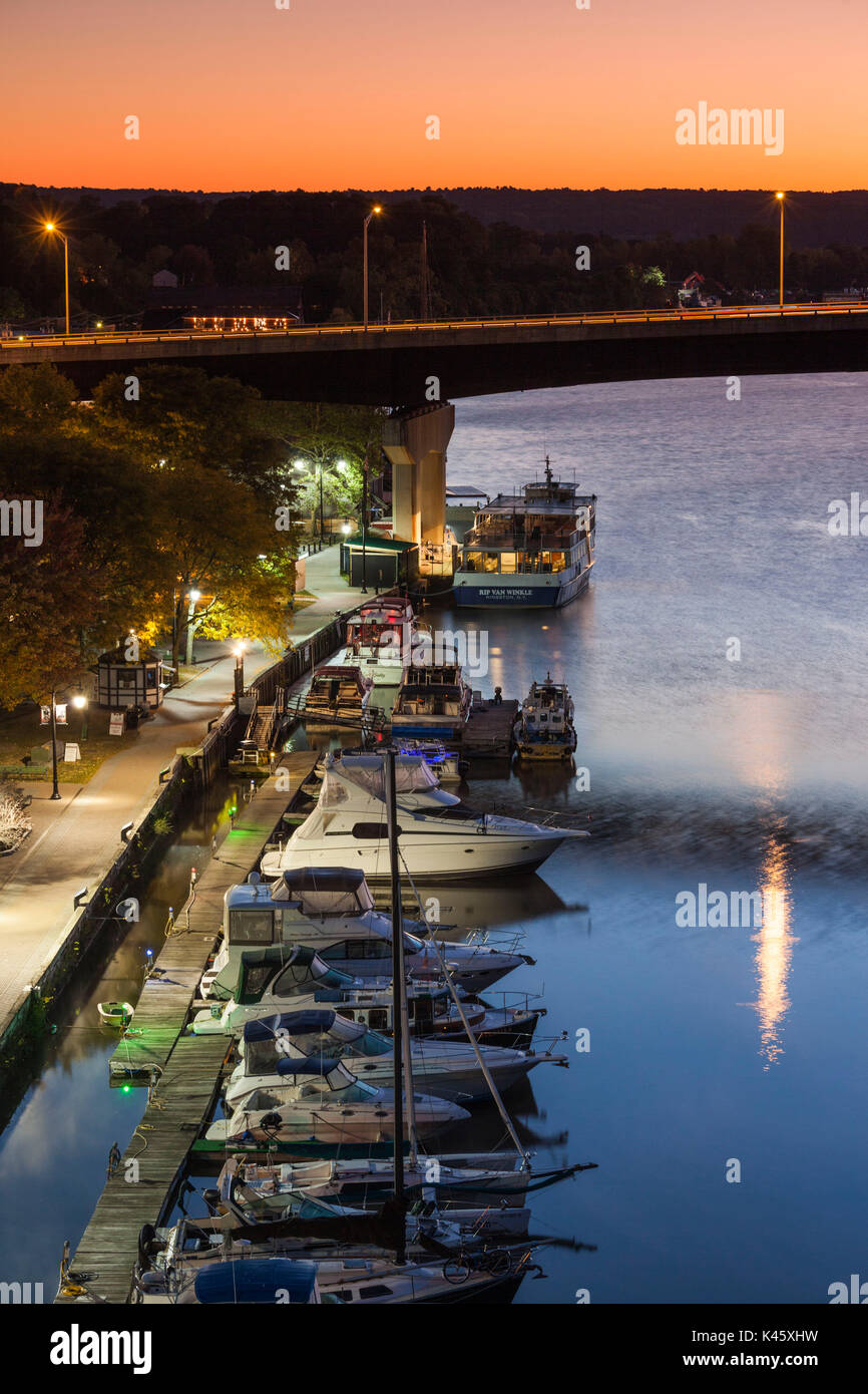 USA, New York, Hudson Valley, Kingston, Rondout Creek, Dämmerung, Herbst Stockfoto