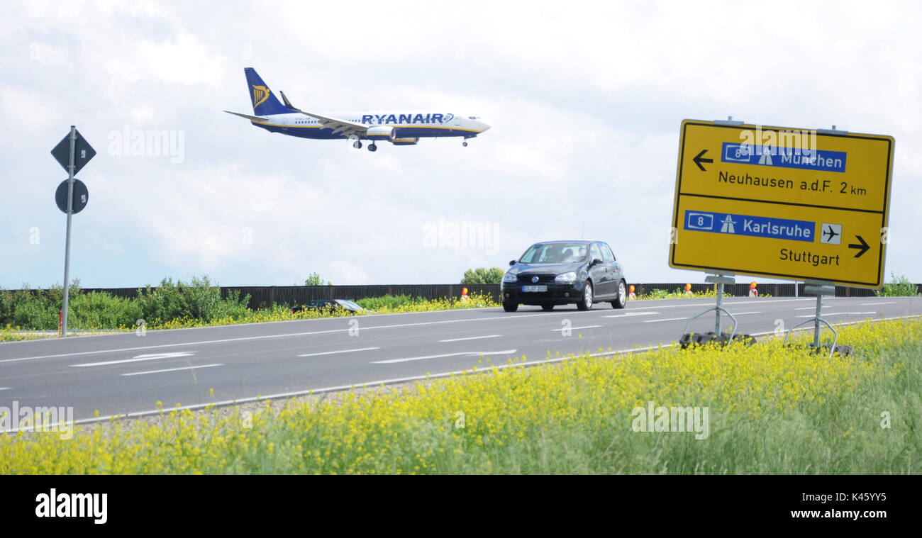 Straßen- und Luftverkehr Holderlinplatz Stockfoto