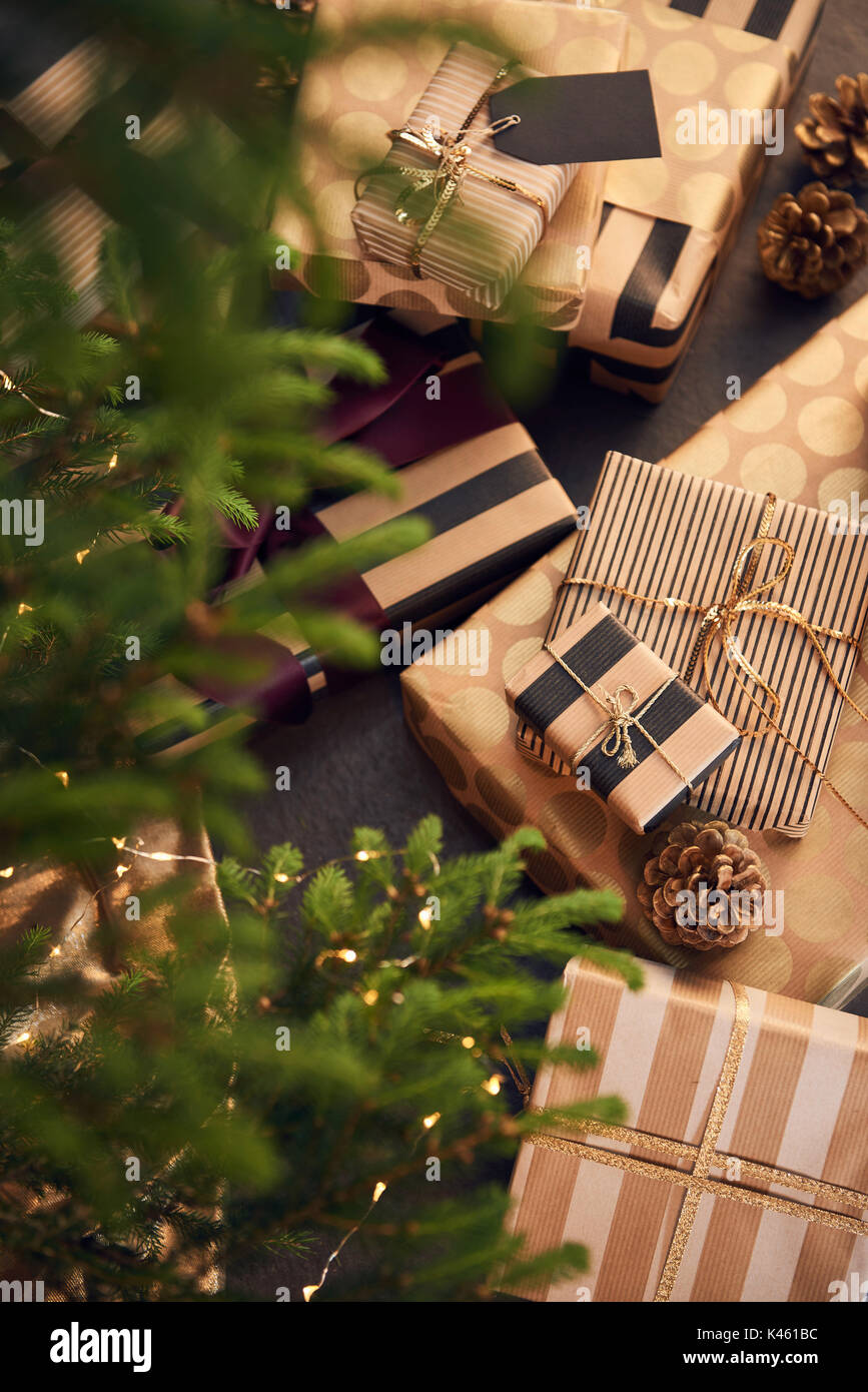Weihnachtsbaum mit Geschenken, noch Leben Weihnachten Stockfoto