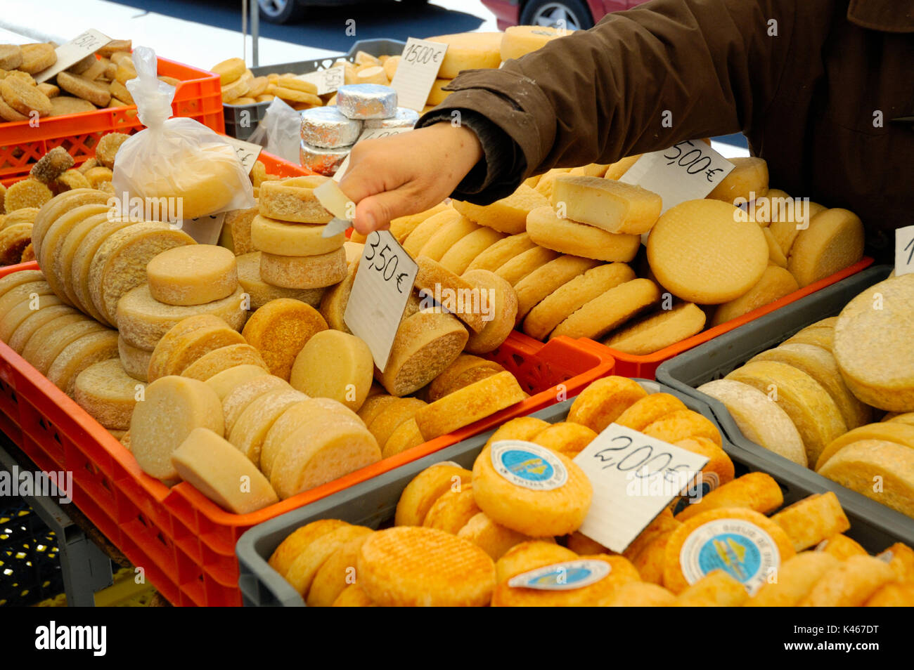 Käse in der estremoz Street Food Markt. Alentejo, Portugal Stockfoto