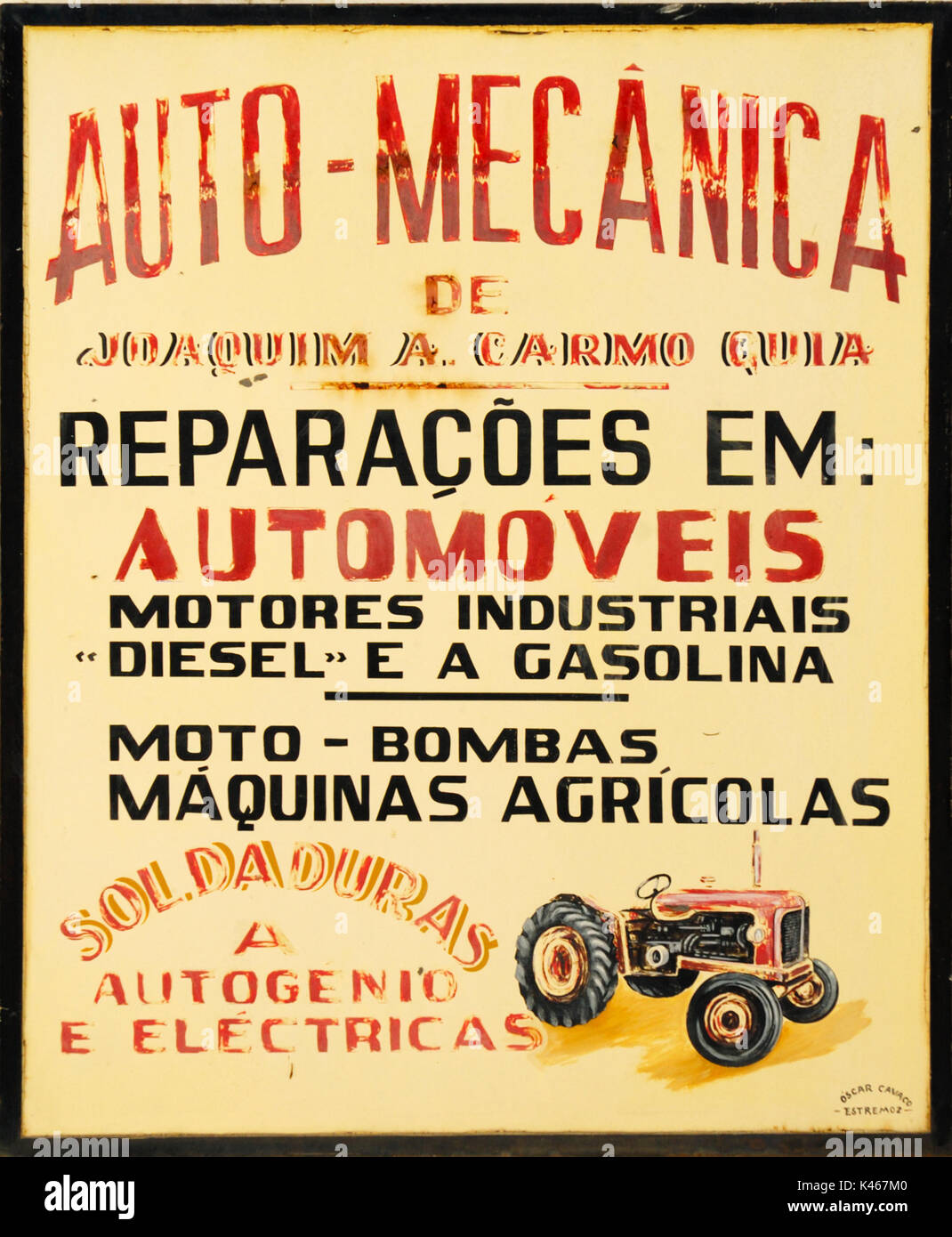 Ein altes Werbeplakat in Estremoz. Alentejo, Portugal Stockfoto