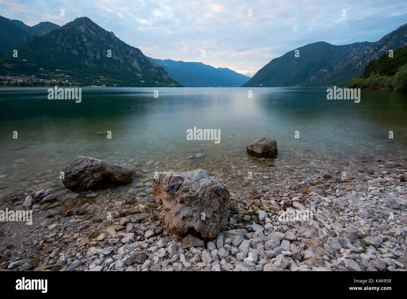 Der Idrosee, kleiner See in Brescia, Italien Stockfoto