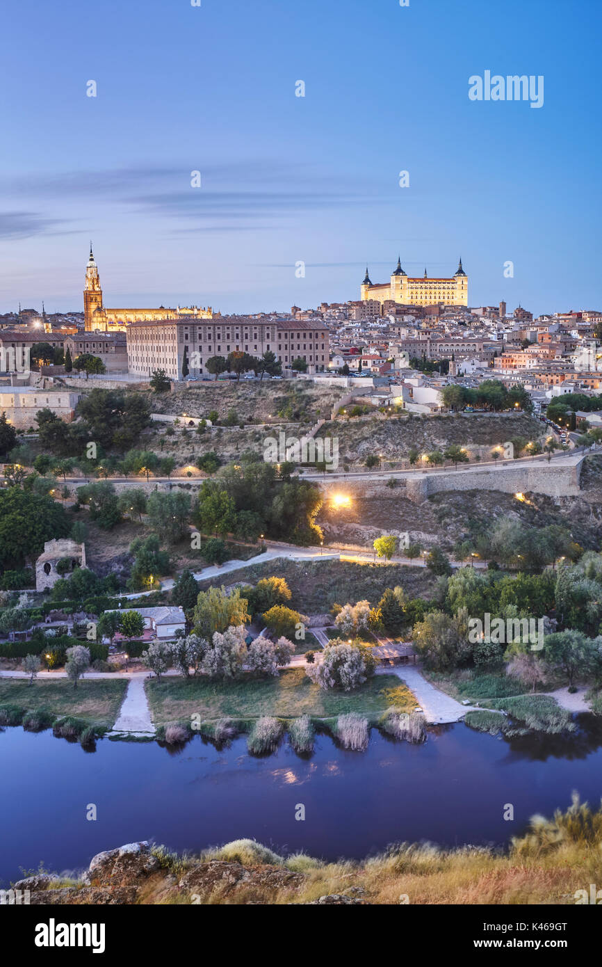 Toledo Übersicht in der Dämmerung. Die Region Kastilien-La Mancha. Spanien Stockfoto