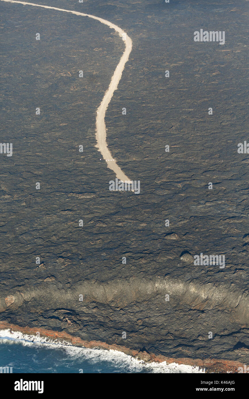 Luftaufnahme von Straße von kalter Lava der Vulkane National Park bedeckt Stockfoto