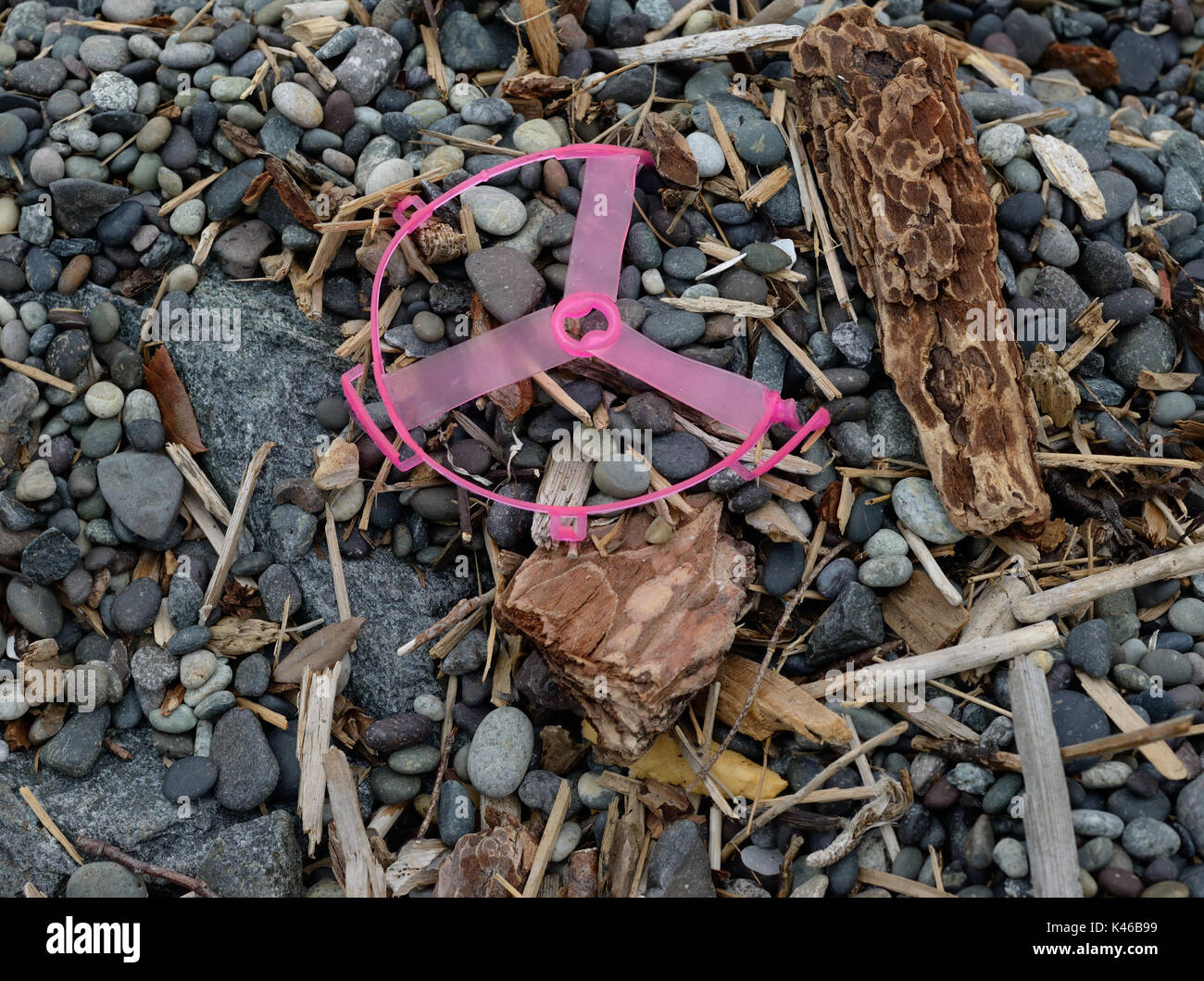 Plastik Müll am Strand im Nootka Sound, Vancouver Island, B.C Canada Stockfoto