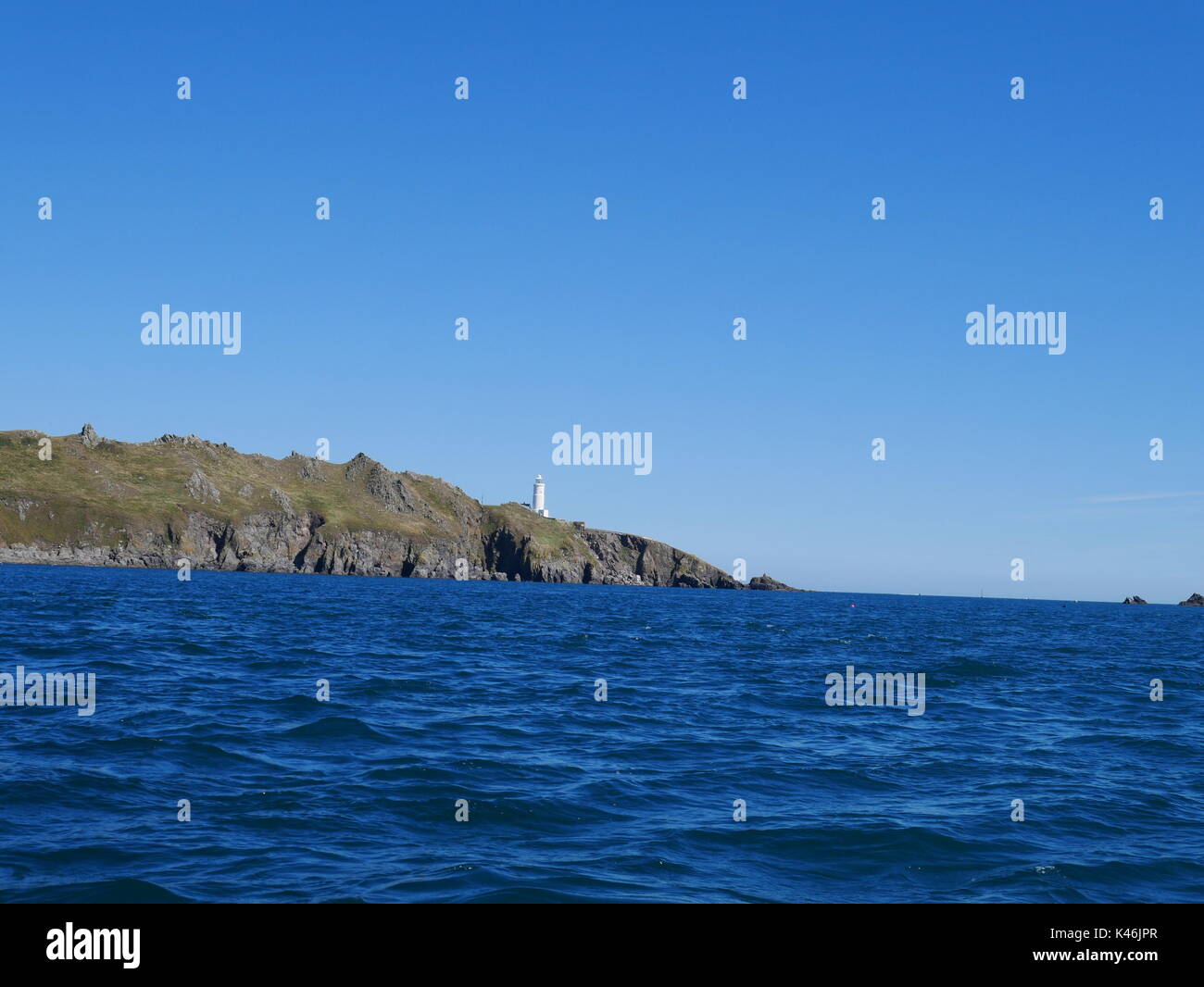 Start Point Lighthouse, aus dem Meer, nicht eine Wolke am Himmel. Stockfoto