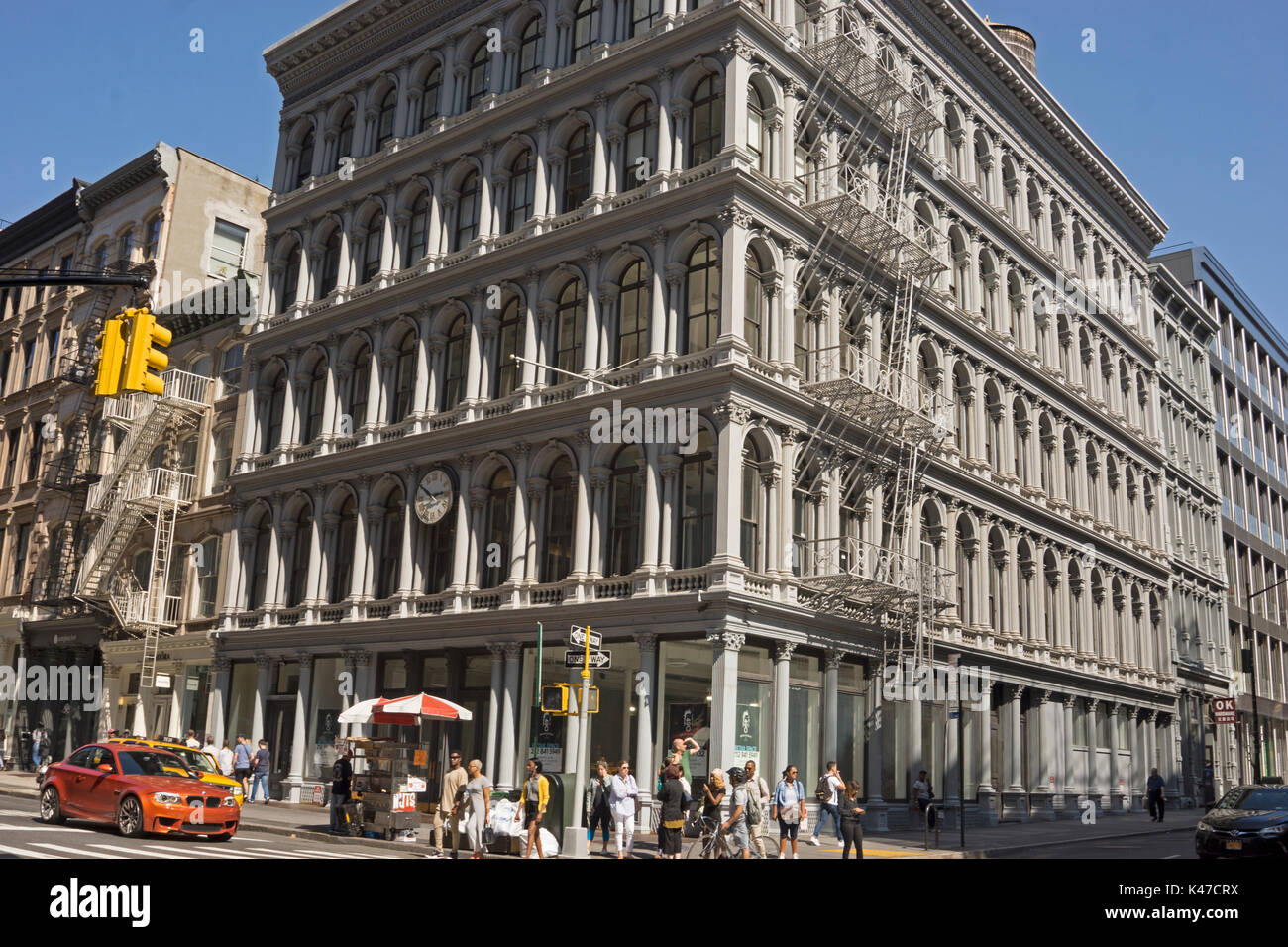 Das denkmalgeschützte, Gusseisen Gebäude am Broadway an Broome Street in Manhattan wurde 1857 als Speicher für E.V. Haughwout & Co. konzipiert Stockfoto