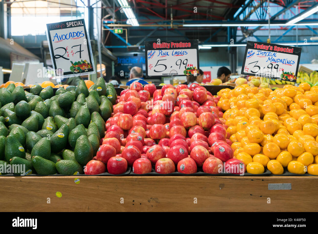 Melbourne, Australien - 6. Mai 2017: Obst für den Verkauf in einem Lebensmittelgeschäft in Prahran Market in Melbourne. Stockfoto