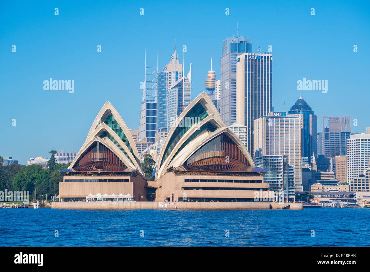 Sydney, Australien - 13. Mai 2017: Sydney Opera House und der CBD im Tagbetrieb Stockfoto