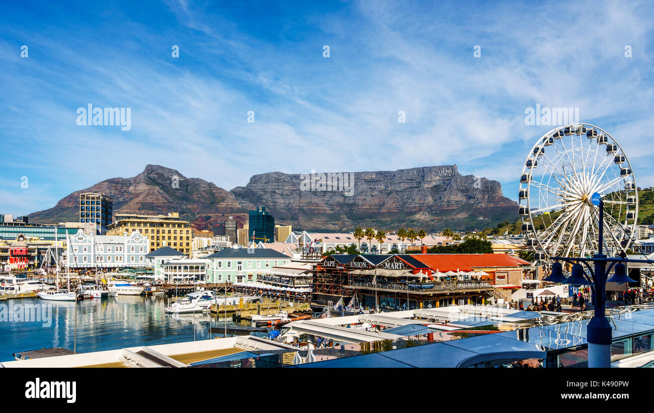 Tafelberg von der Victoria and Albert Waterfront in Kapstadt Südafrika aus gesehen Stockfoto
