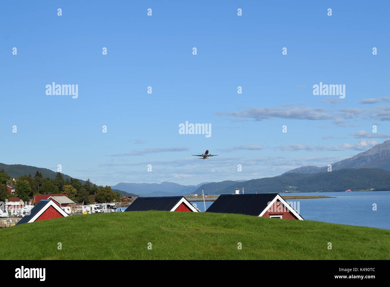 Flugzeug bei Molde Airport Stockfoto