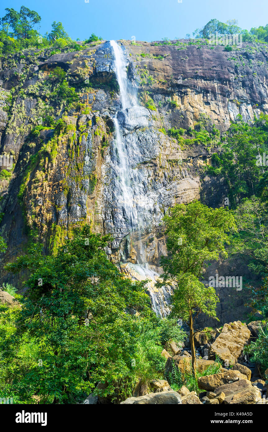 Sri Lanka bietet eine schöne Wasserfälle, wie Diyaluma fällt, das ist die zweite höchste in der 