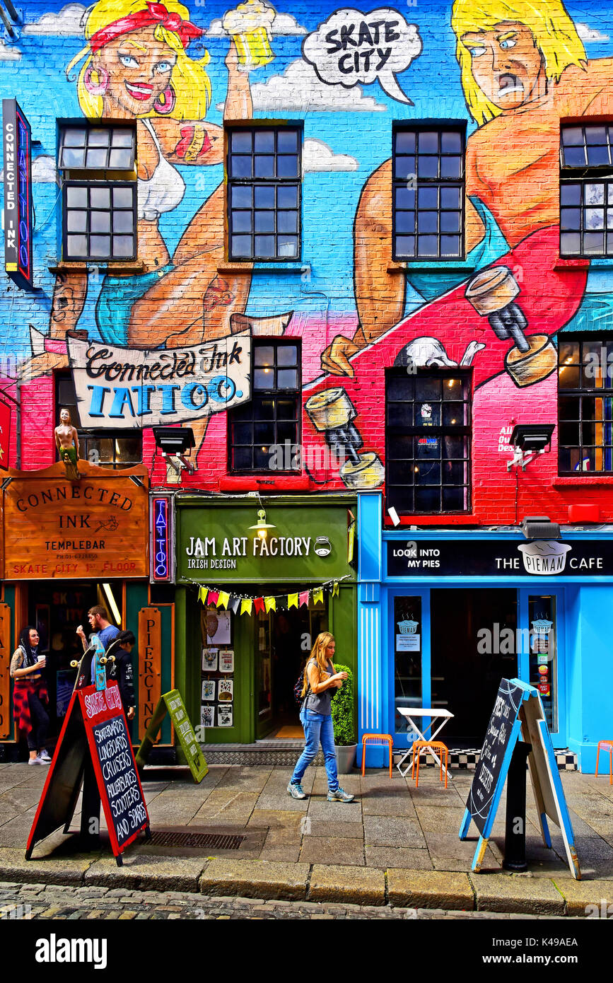 Dublin Irland Torten piecing und Tätowierungen in der Temple Bar Gegend Stockfoto