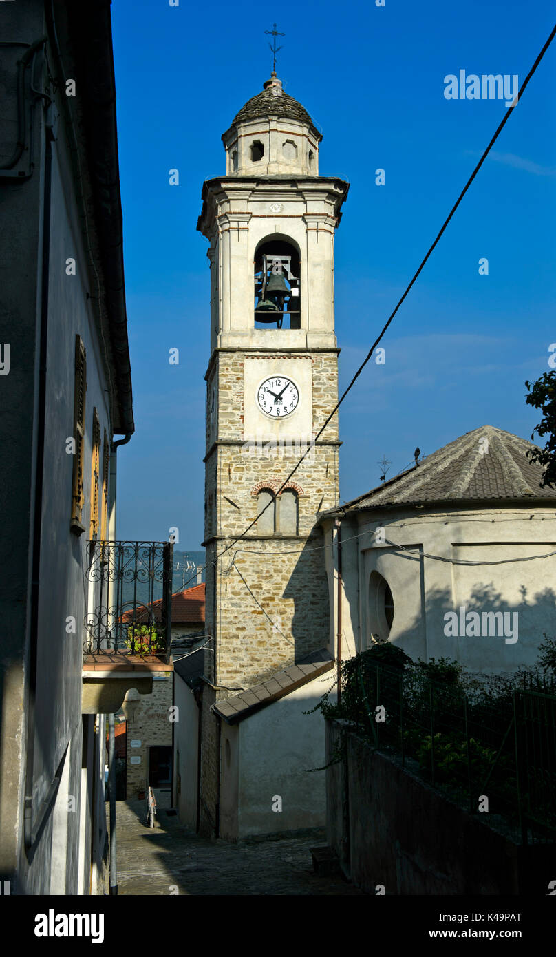Kirchturm von Levice, Provinz Cuneo, Piemont, Italien Stockfoto