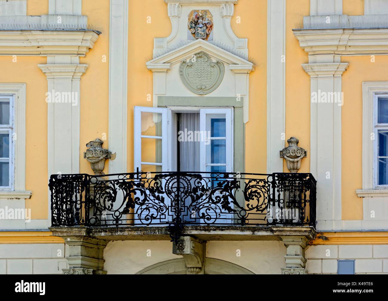 Kunstschmiede Balkon Im Ott Haus Am Wiener Torplatz In Gyèr Stockfoto