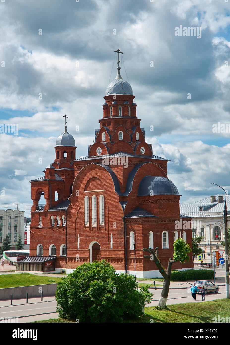 Bolschaja Moskovskaya Street Dreifaltigkeitskirche. Vladimir City, Russland. 22. Juni 2017 Stockfoto