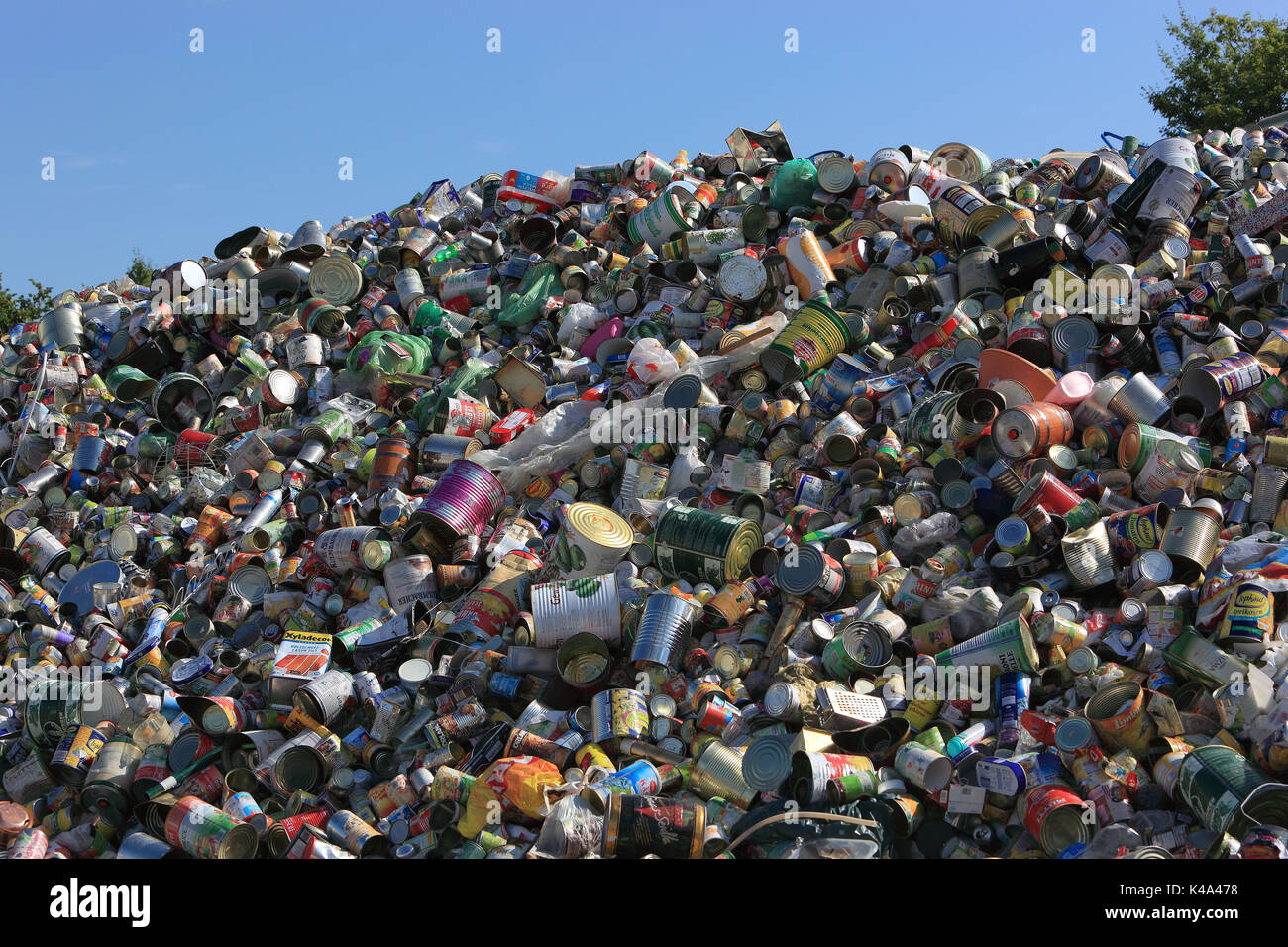 Abfallwirtschaft, bestand auf das Recycling, Getränkedosen, verzinnt, Abfallwirtschaft, Lager zum Recycling, Getraenkedosen, Weissblech Stockfoto