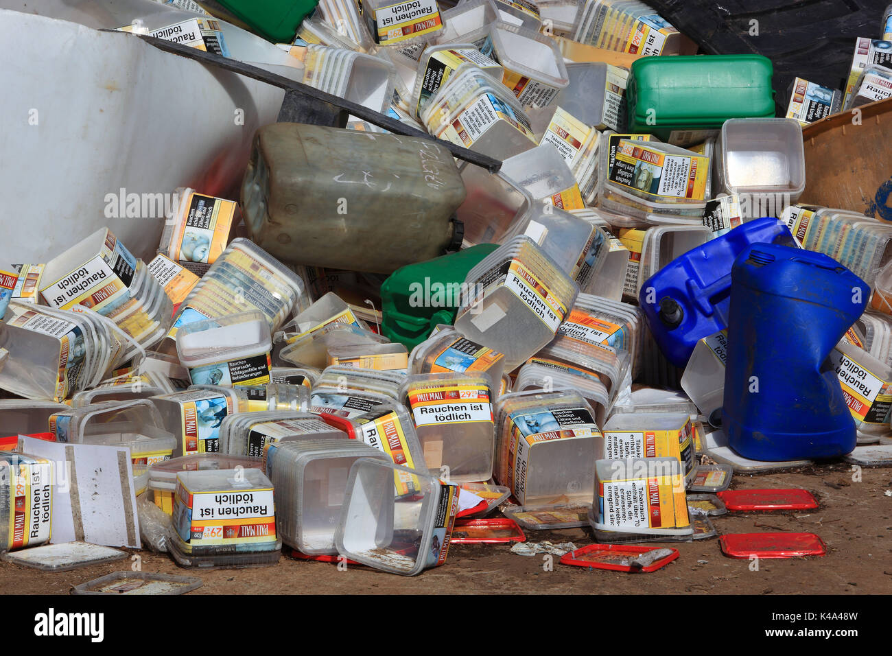 Plastikmüll in einem Recycling Unternehmen, die das Recycling, die Plastikabfaelle in einem Recyclingbetrieb zur Preis Bitte Stockfoto