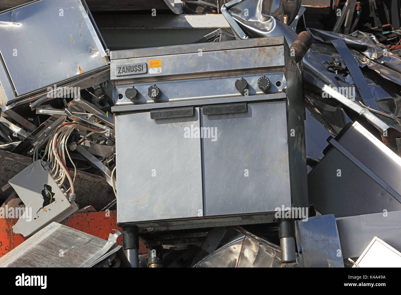 Metall Müll kommerzieller Art auf ein Altmetall Deponie in einem Recyclingunternehmen, Metallabfaelle gewerblicher Art auf einer Schrotthalde in R Stockfoto