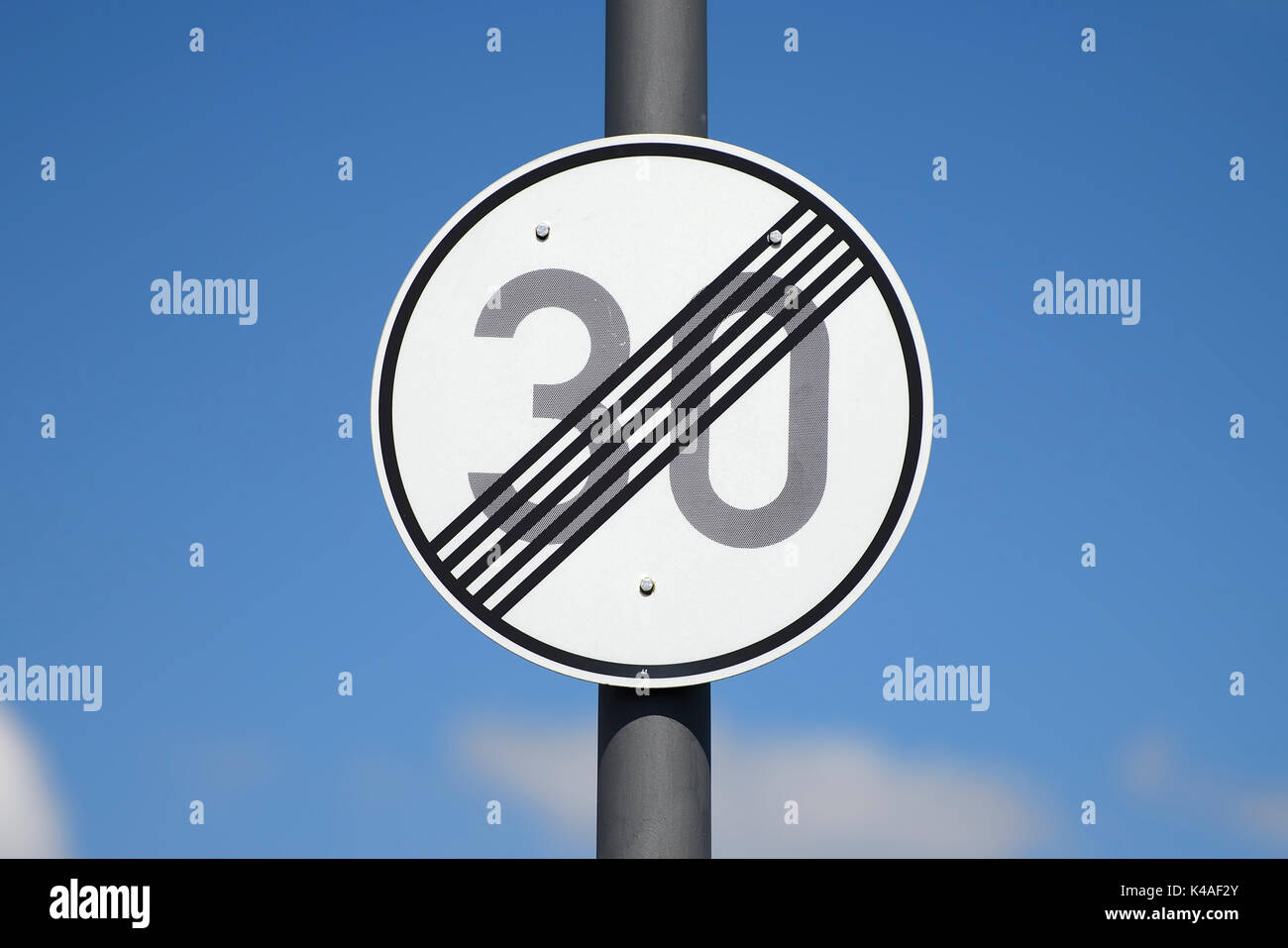 Sie Befahren Eine Kurve Mit 30 Km H Km h -Fotos und -Bildmaterial in hoher Auflösung – Alamy