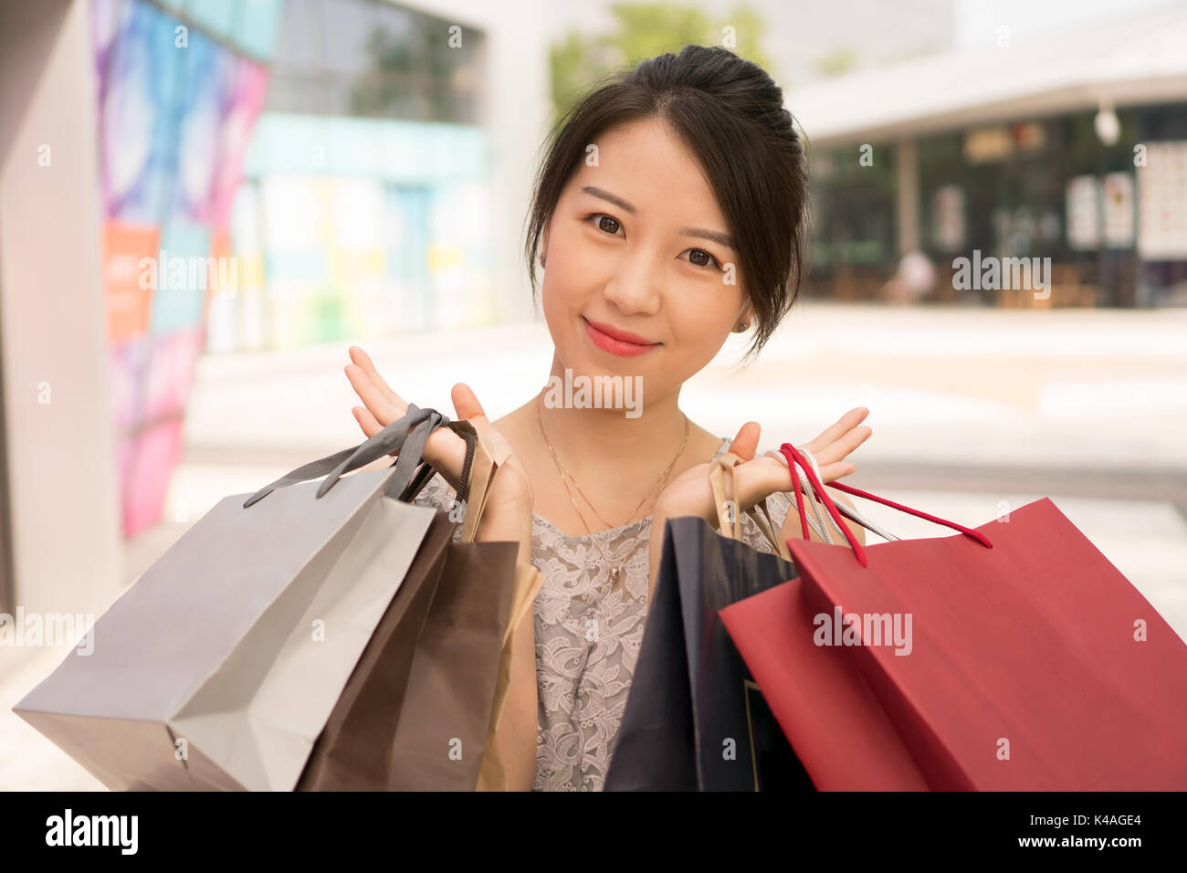 Shopping asiatische Mädchen Stockfoto