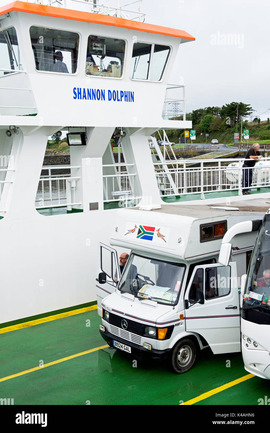 Reisemobil auf dem Shannon Delphin, der Überquerung des Flusses Shannon von Tarbert nach Killimer, südlichen Irland Stockfoto