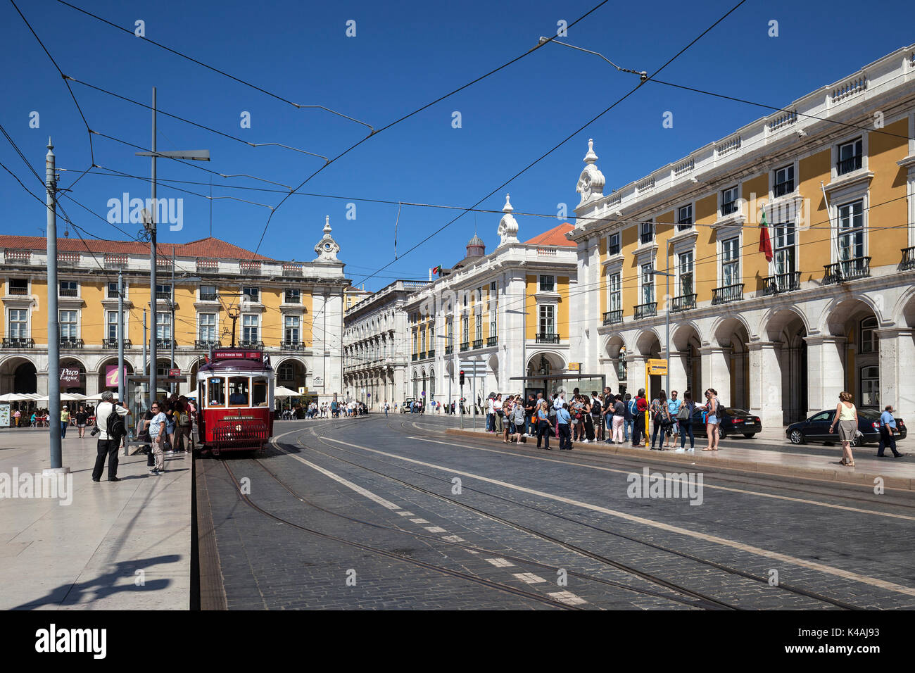 Rua Alfandega, rechts Justizministerium, Handelszentrum, Praça do Comercio, Baixa-Viertel, Lissabon, Portugal Stockfoto