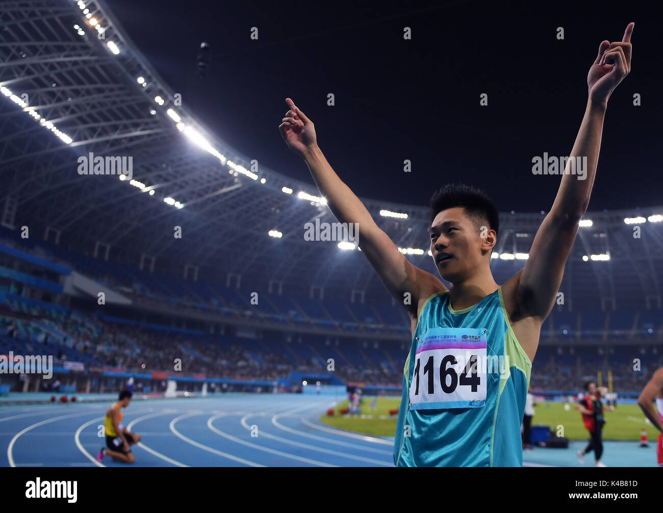 (170905) - Tianjin, Sept. 5, 2017 (Xinhua) - Xie Zhenye der Zhejiang feiert nach den Herren 200 m-Finale bei den 13 chinesischen Nationalen Spiele in North China Tianjin Gemeinde, Sept. 5, 2017. Xie Zhenye gewann die Goldmedaille mit 20,20 Sekunden. (Xinhua/Li Xiang) Stockfoto