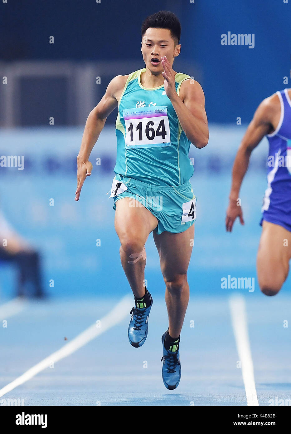 (170905) - Tianjin, Sept. 5, 2017 (Xinhua) - Xie Zhenye der Zhejiang konkurriert bei den Männern 200 m-Finale bei den 13 chinesischen Nationalen Spiele in North China Tianjin Gemeinde, Sept. 5, 2017. Xie Zhenye gewann die Goldmedaille mit 20,20 Sekunden. (Xinhua/Li Xiang) Stockfoto
