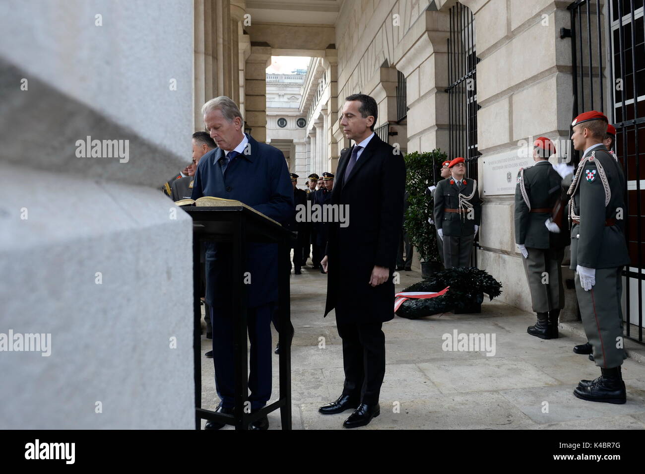 Österreichische Bundesregierung, Rektor Reinhold Mitterlehner und Bundeskanzler Christian Kern Stockfoto