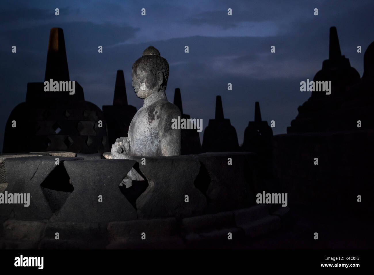 Buddha Statue am borobudor Tempel in Java, Indonesien. Stockfoto