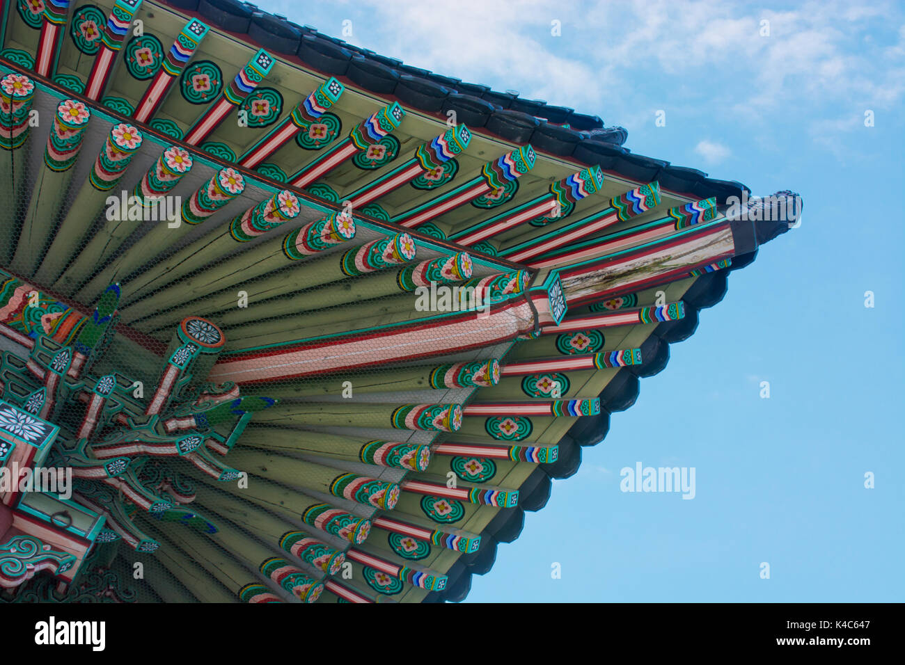 Dach der Gyeongbokgung Palast in Seoul, Korea. Stockfoto