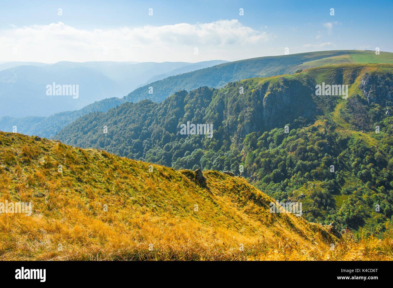 Landschaft von Hohneck, Wahrzeichen an der Straße Route des CrÉtes der Vogesen, Naturpark Ballons des Vosges, Elsass, Frankreich Stockfoto