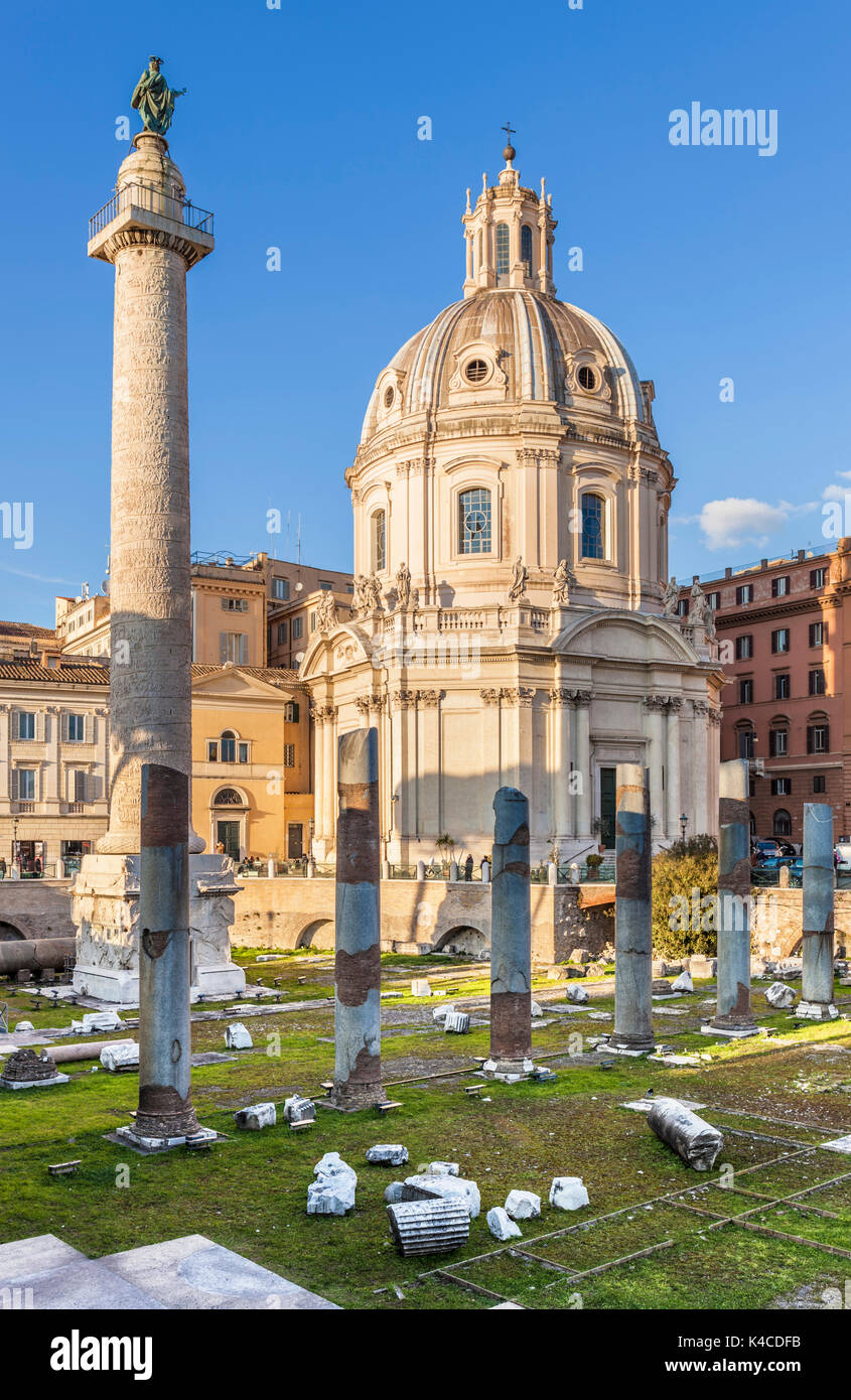 Rom Italien die Chiesa SS Nome di Maria's Trajan Spalte und Spalten in das Forum Romanum Rom Latium EU Europa Stockfoto