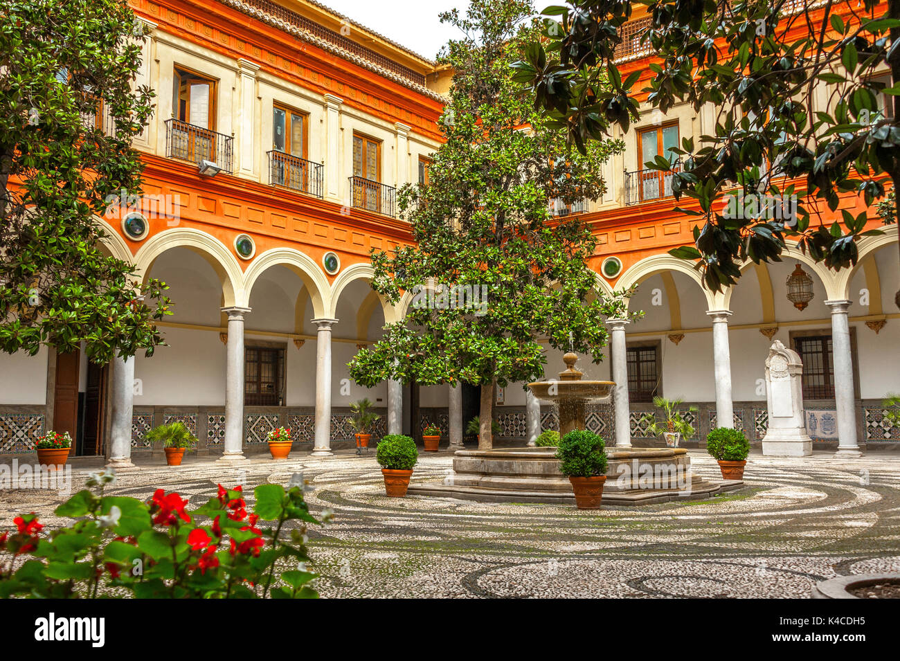 Innenhof des Rathauses in Granada, Ayuntamiento, Plaza Carmen, Andalusien, Spanien Stockfoto