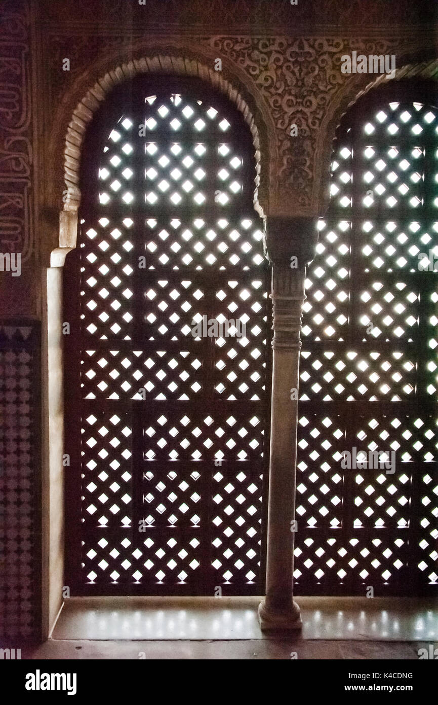 Mashrabiya Fenster in der Alhambra in Granada, Andalusien, Spanien Stockfoto
