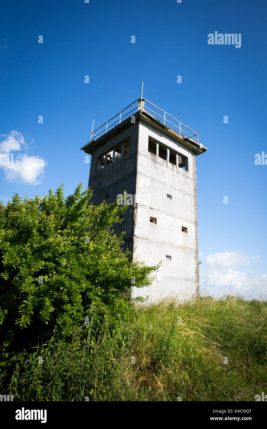 Ehemalige DDR-Wachturm an der Elbe in Sachsen, Ehemalige Innerdeutsche Grenze Stockfoto
