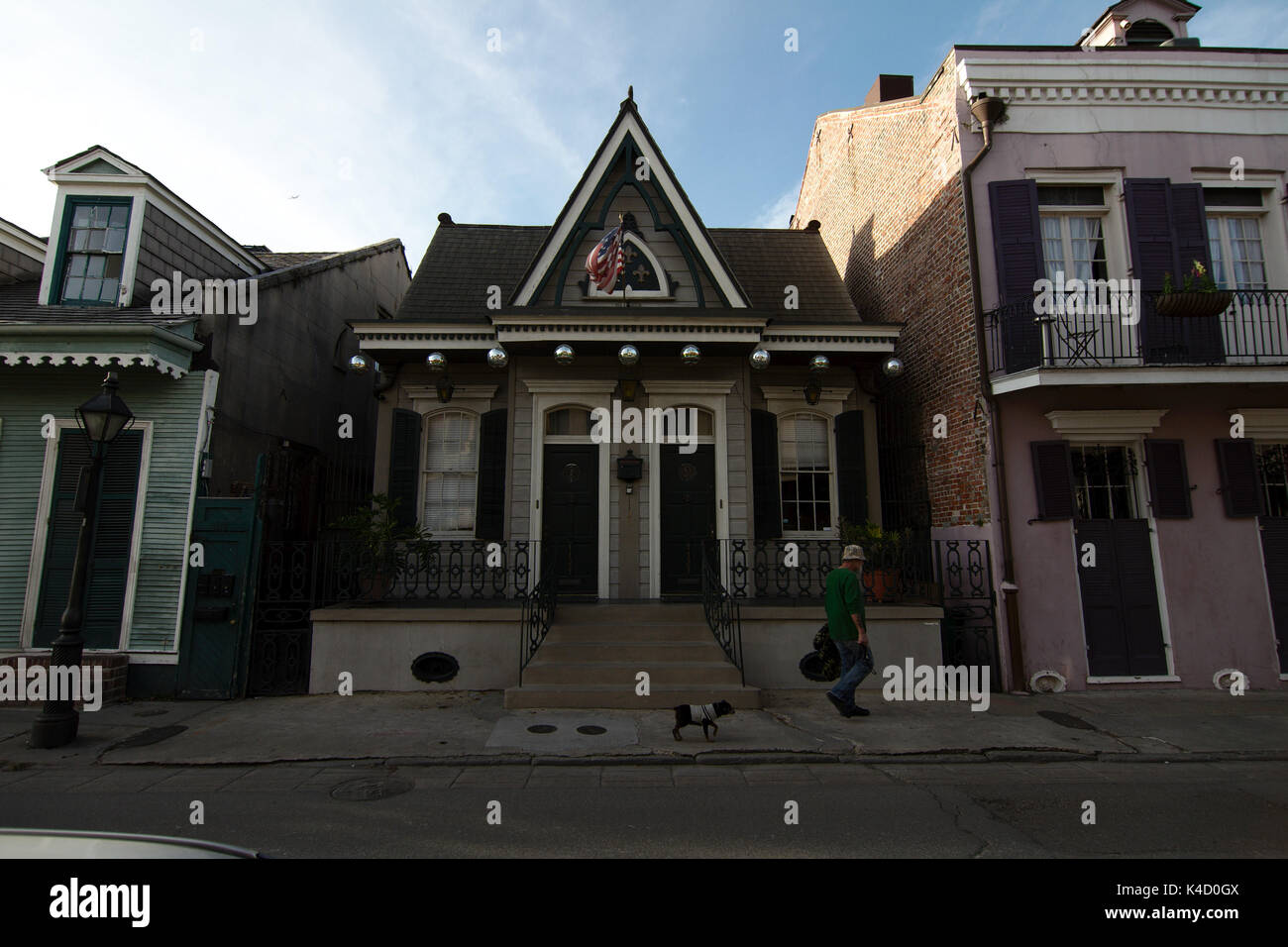 NEW ORLEANS, Louisiana, USA - 2013: Typische Häuser im French Quarter entfernt. Stockfoto