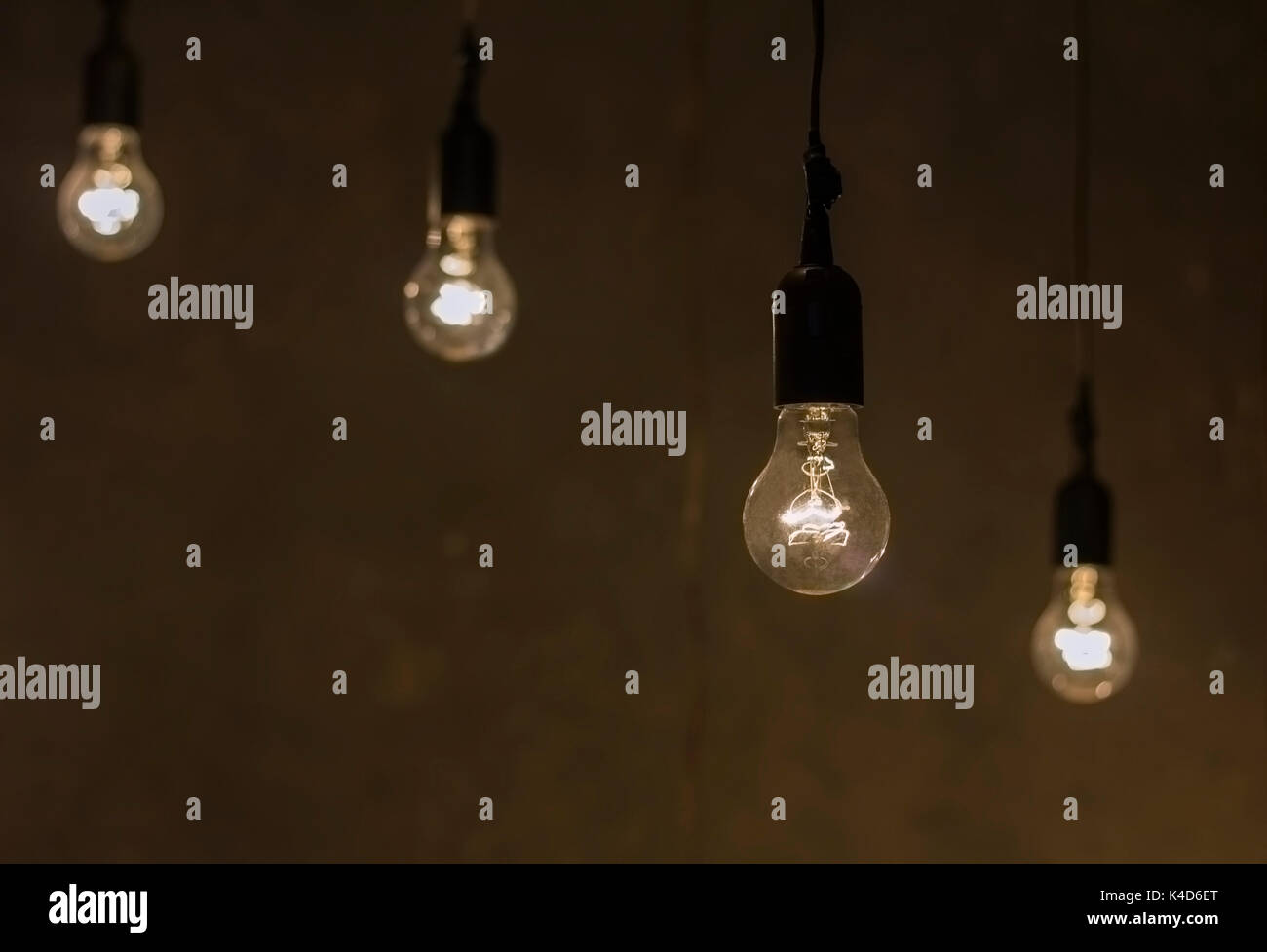 LED-Lampen imitiert Glühfaden elektrische Lampe mit glühenden Filament Stockfoto