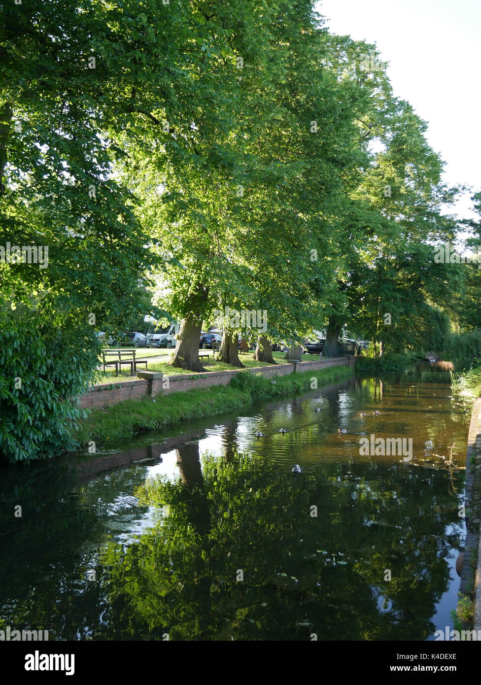 Fluss Dove, in der Ortschaft rolleston auf taube, Staffordshire Stockfoto Fluss Dove, in der Ortschaft rolleston auf taube, Staffordshire Stockfoto