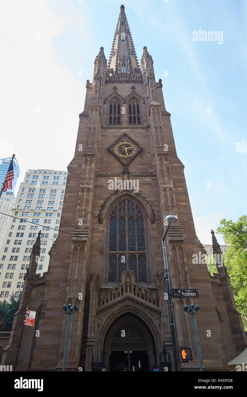 Dreifaltigkeitskirche Fassade in der Nähe der Wall Street in New York Stockfoto