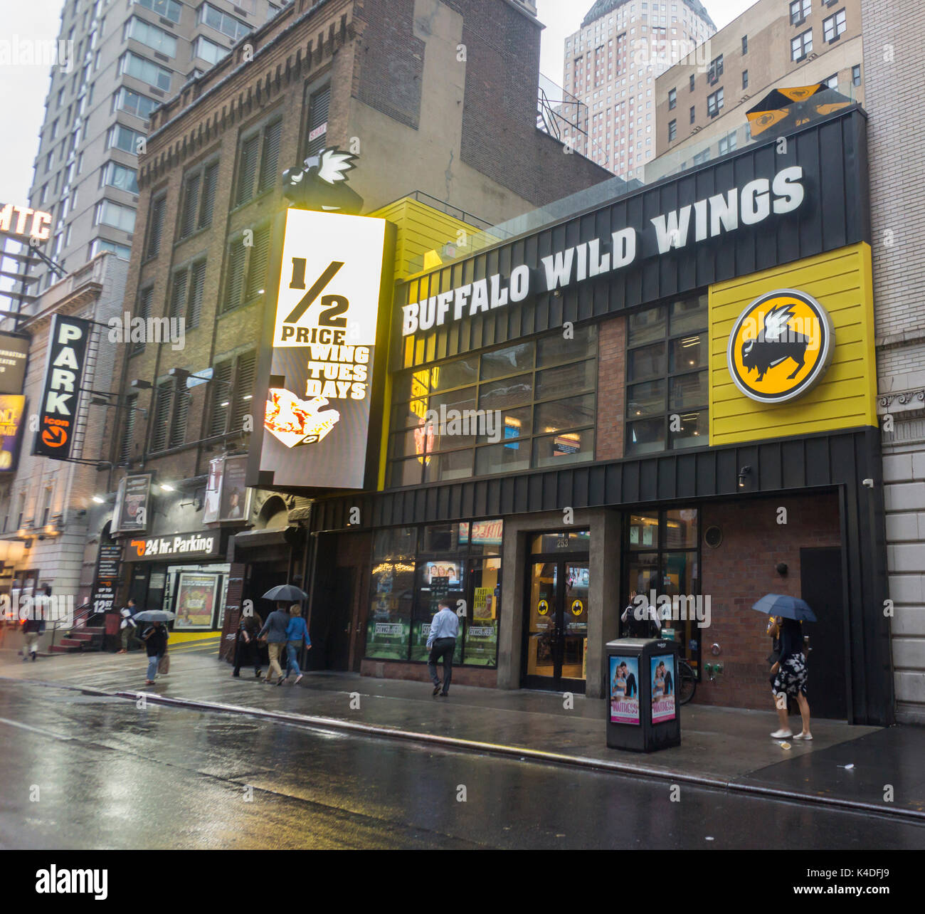 Der Times Square Zweig Der Buffalo Wild Wings Restaurant Kette In New York Am Dienstag 29 August 2017 Aktien Der Schnellen Lockeren Kette Haben 15 8 Seit Seiner Dusteren Ergebnis Bericht Vor Einem