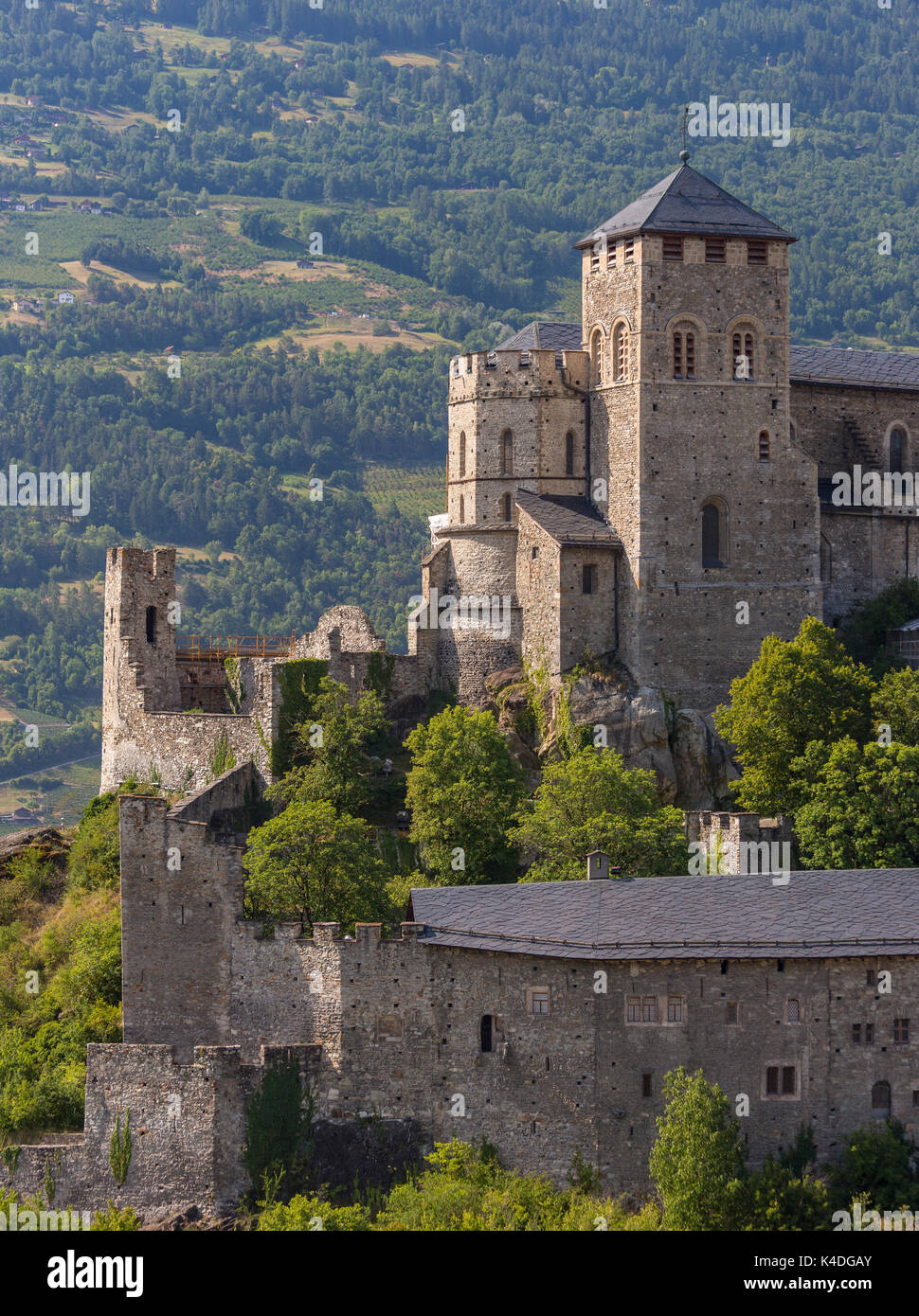 SION, SCHWEIZ - Basilika de Valere, auch als Valere Burg, im Kanton Wallis bekannt. Stockfoto