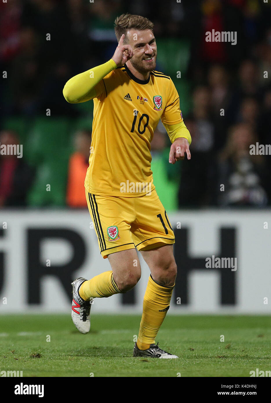Wales' Aaron Ramsey feiert nach seinem Seiten zweite Ziel zählen während der FIFA Fussball-Weltmeisterschaft 2018, Gruppe D Match bei Stadionul Zimbru in Chisinau, Moldawien. Stockfoto
