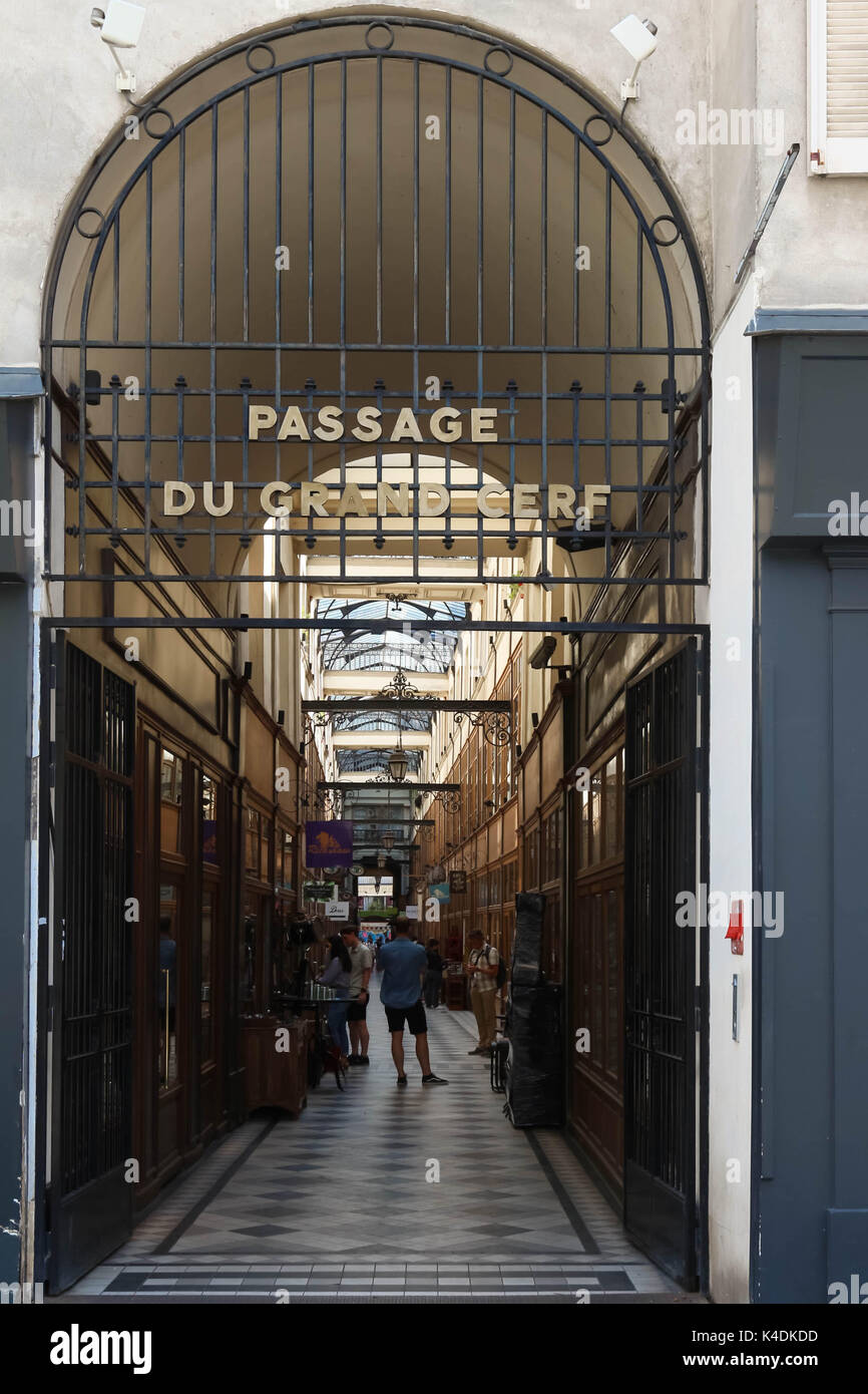 Die Grand Cerf Passage ist eine der größten überdachten Arkaden in Paris. Stockfoto