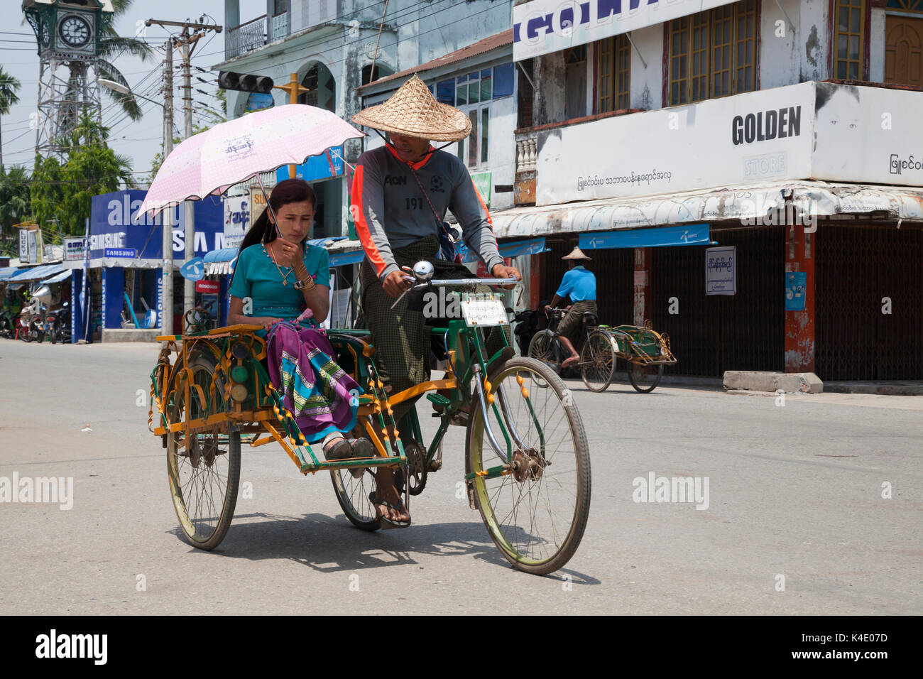 Dreirad Taxi oder Sai kaa verhandelt Verkehr in Sittwe, Rakhine, Myanmar Stockfoto