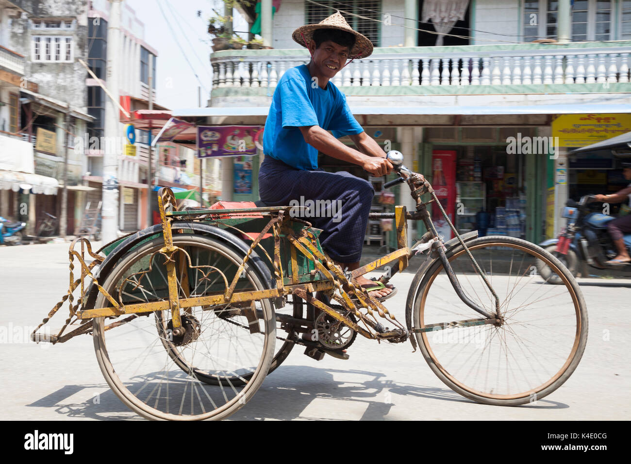 Dreirad Taxi oder Sai kaa verhandelt Verkehr in Sittwe, Rakhine, Myanmar Stockfoto