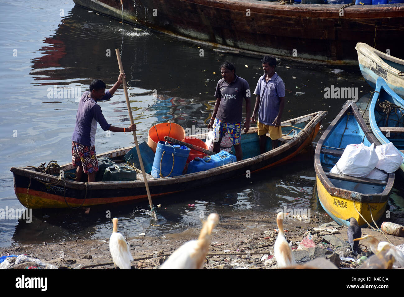 Mumbai, Indien. 5. September 2017. Koli Angeln Gemeinschaft Mann und Frauen an versova Fischmarkt in Mumbai. Stockfoto