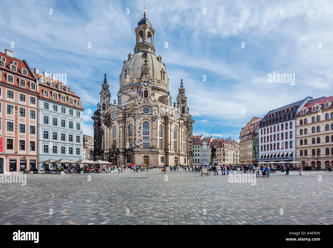 Deutschland, Sachsen, Dresden, Neumarkt, mit Blick auf die wieder aufgebaute Dresdner Frauenkirche Stockfoto